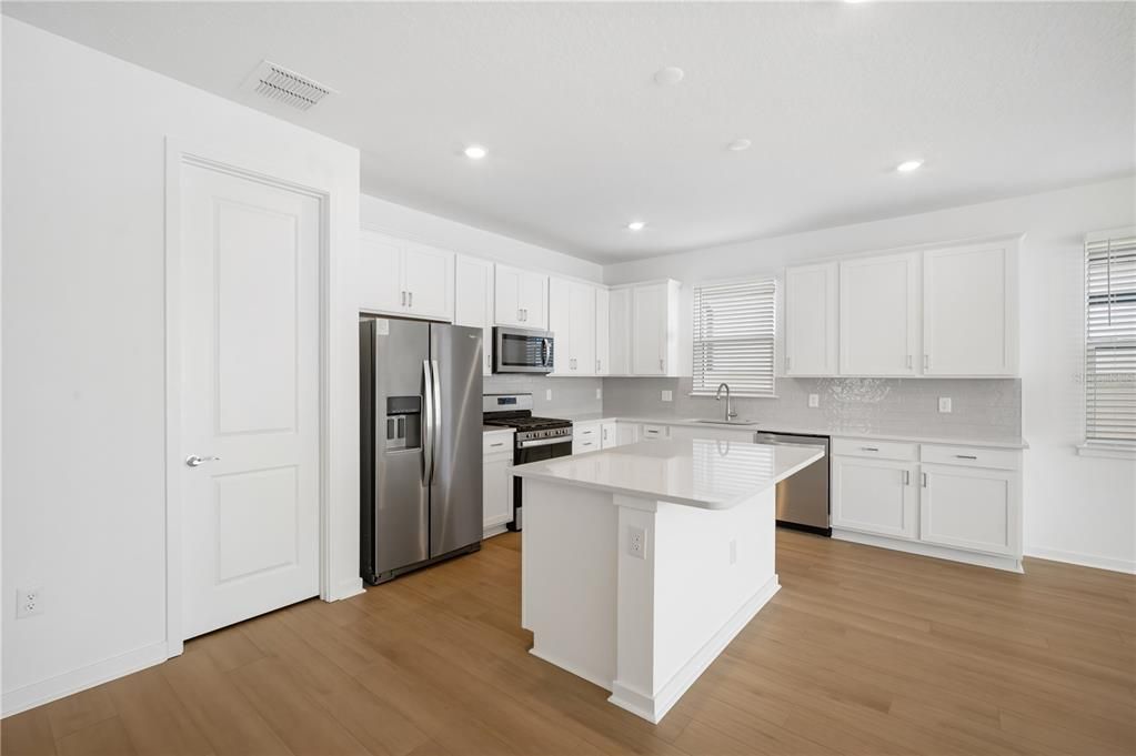 For Rent: $3,000 (3 beds, 2 baths, 2166 Square Feet)