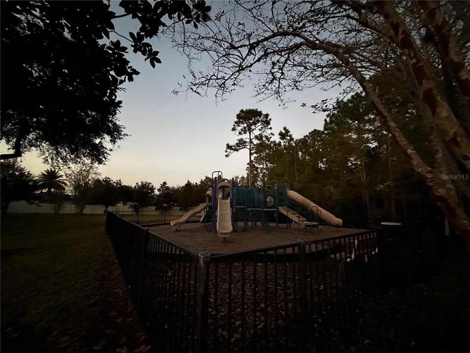 For Sale: $199,999 (2 beds, 2 baths, 1147 Square Feet)