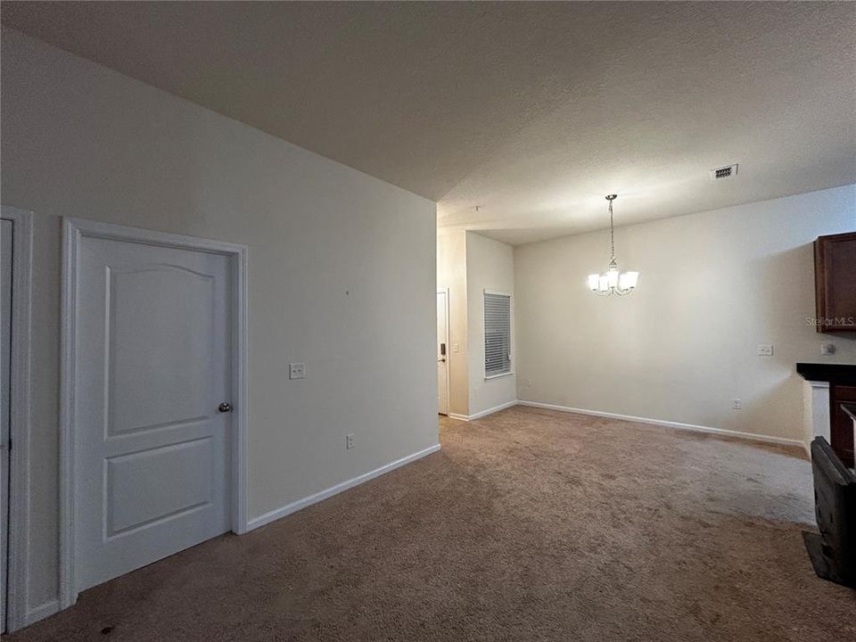 For Sale: $199,999 (2 beds, 2 baths, 1147 Square Feet)