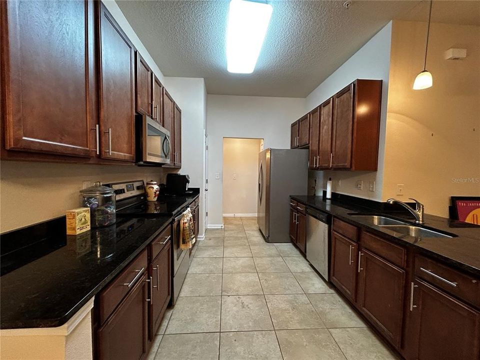 For Sale: $199,999 (2 beds, 2 baths, 1147 Square Feet)