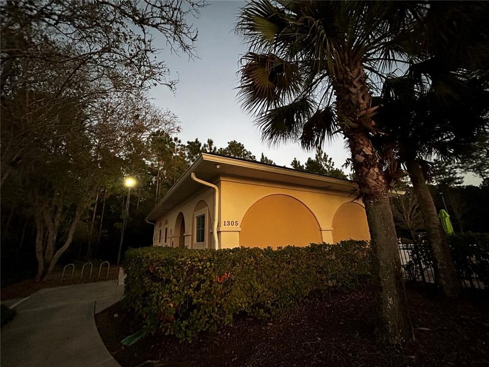 For Sale: $199,999 (2 beds, 2 baths, 1147 Square Feet)