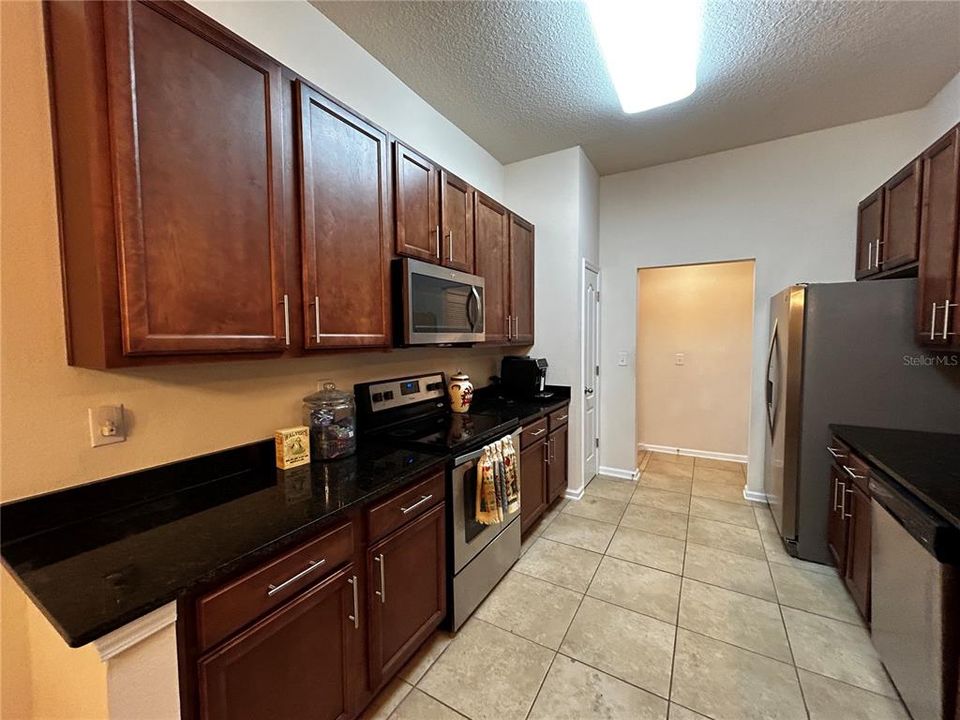 For Sale: $199,999 (2 beds, 2 baths, 1147 Square Feet)