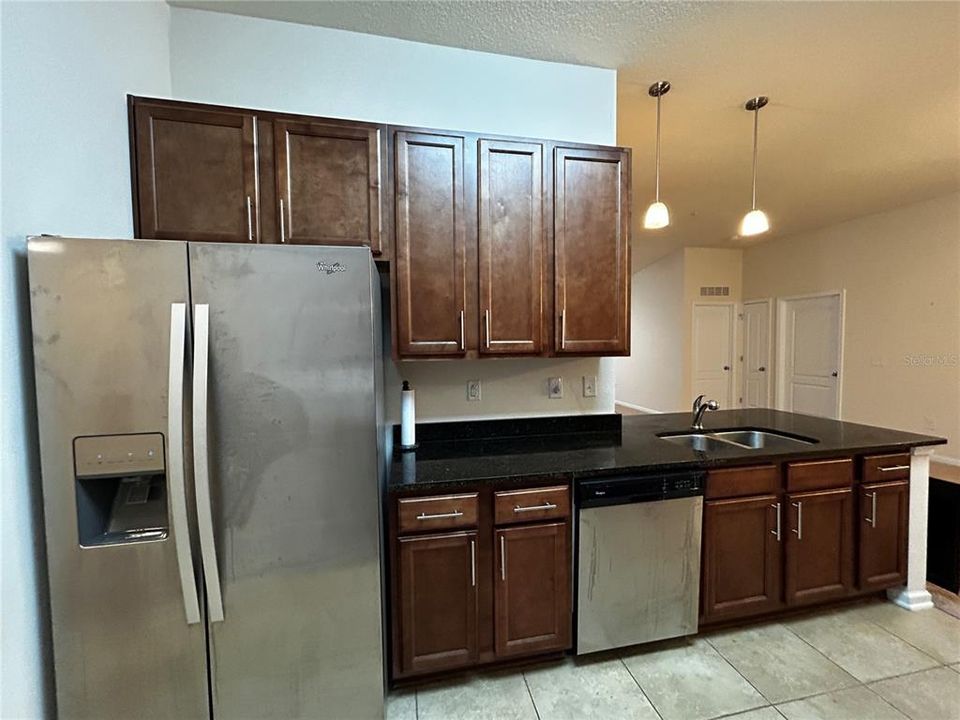 For Sale: $199,999 (2 beds, 2 baths, 1147 Square Feet)
