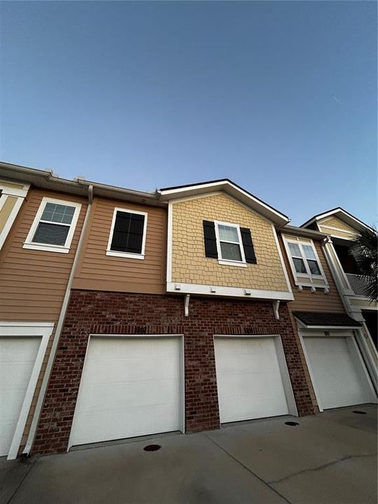 For Sale: $199,999 (2 beds, 2 baths, 1147 Square Feet)