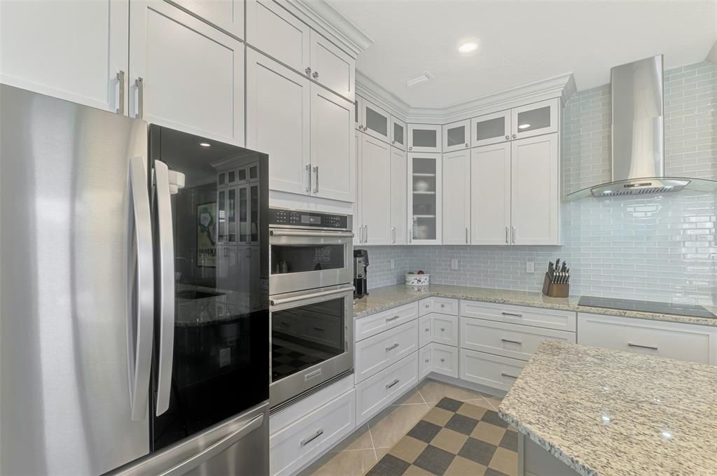 For Sale: $599,900 (2 beds, 2 baths, 1907 Square Feet)