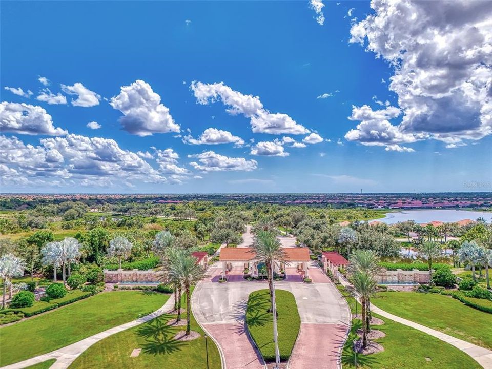 For Sale: $599,900 (2 beds, 2 baths, 1907 Square Feet)