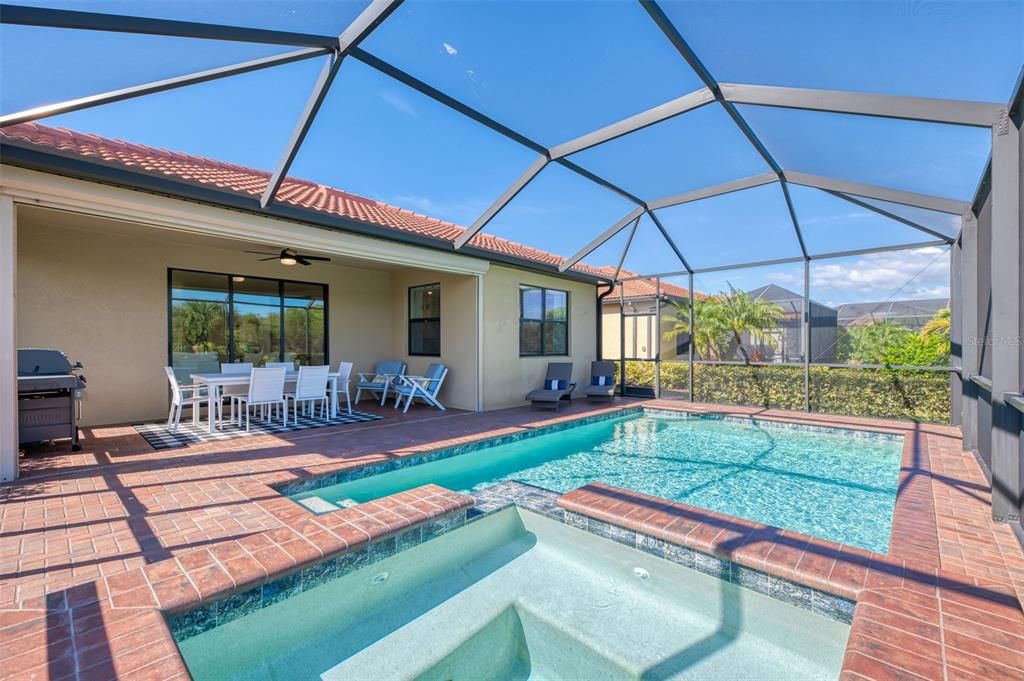 For Sale: $599,900 (2 beds, 2 baths, 1907 Square Feet)