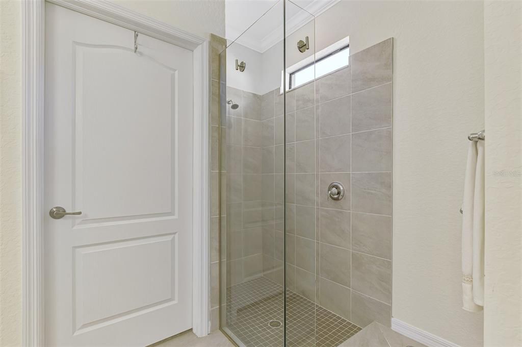 For Sale: $599,900 (2 beds, 2 baths, 1907 Square Feet)