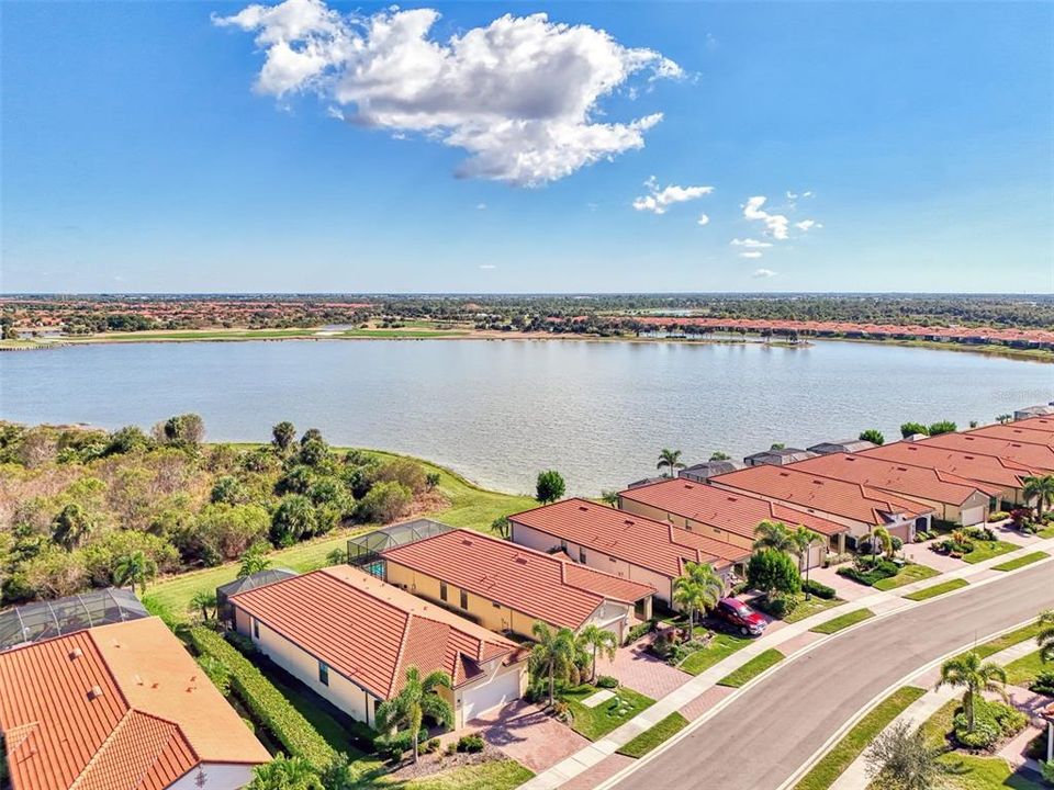 For Sale: $599,900 (2 beds, 2 baths, 1907 Square Feet)