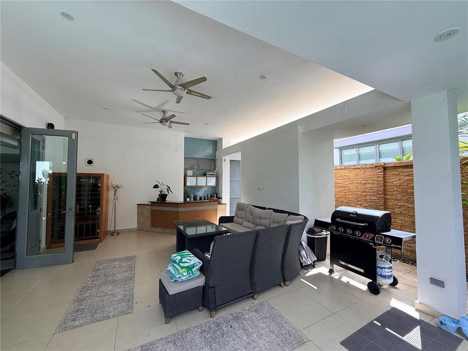 En Venta: $1,350,000 (4 camas, 3 baños, 3200 Pies cuadrados)