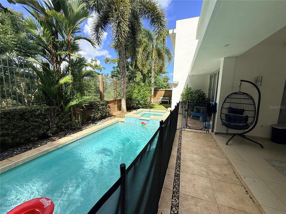 En Venta: $1,350,000 (4 camas, 3 baños, 3200 Pies cuadrados)