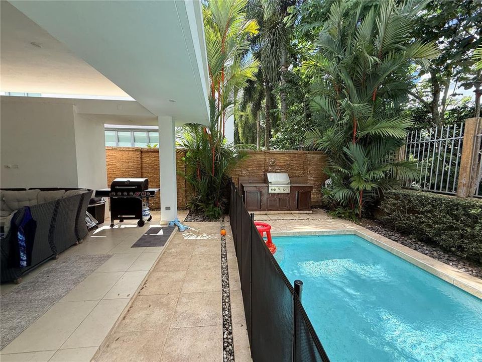 En Venta: $1,350,000 (4 camas, 3 baños, 3200 Pies cuadrados)