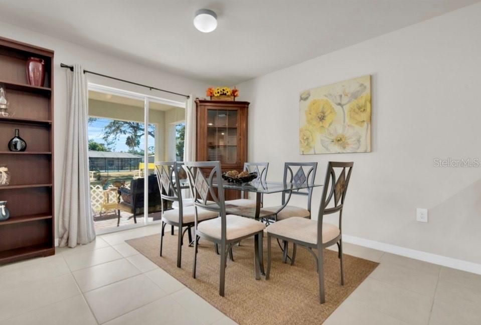 待售: $335,000 (4 贝兹, 2 浴室, 1485 平方英尺)