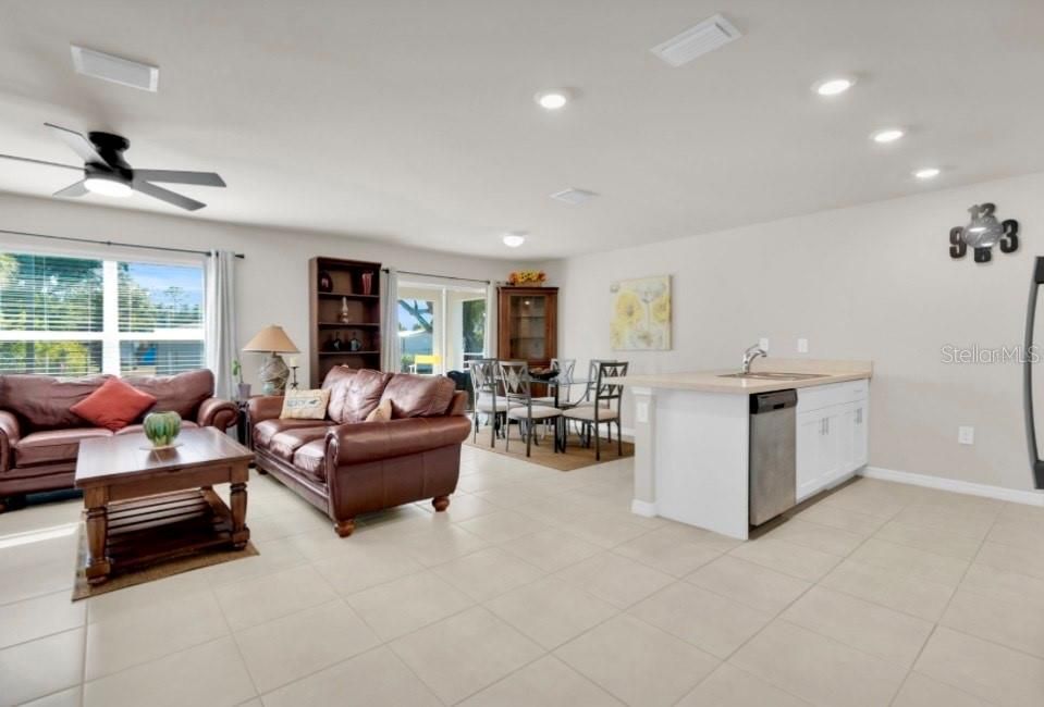 待售: $335,000 (4 贝兹, 2 浴室, 1485 平方英尺)