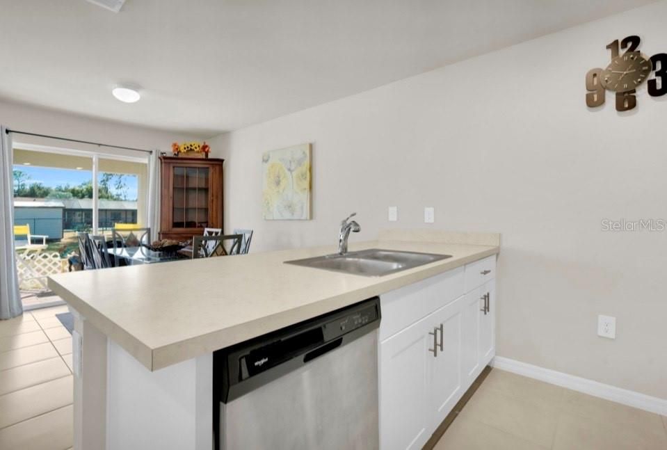 待售: $335,000 (4 贝兹, 2 浴室, 1485 平方英尺)