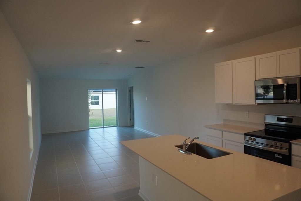 For Rent: $2,200 (3 beds, 2 baths, 1487 Square Feet)