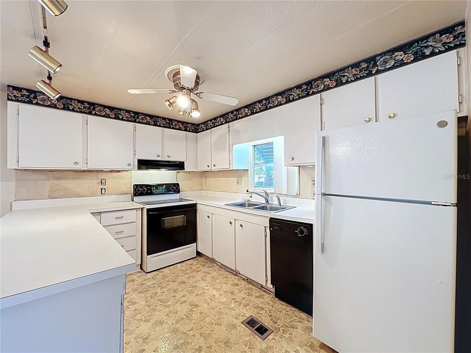 For Sale: $178,500 (3 beds, 2 baths, 1248 Square Feet)