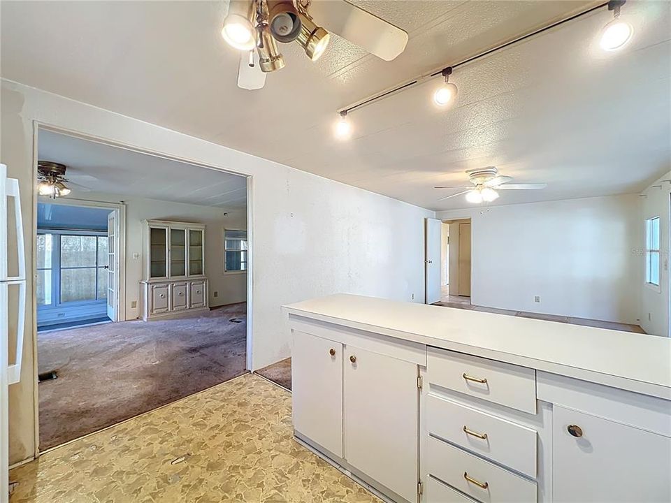 For Sale: $178,500 (3 beds, 2 baths, 1248 Square Feet)