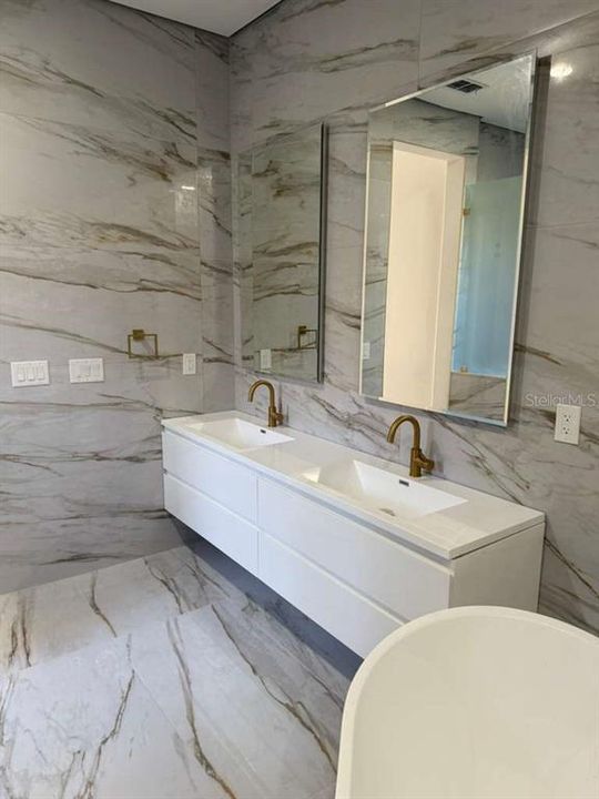 For Rent: $3,800 (4 beds, 3 baths, 2575 Square Feet)