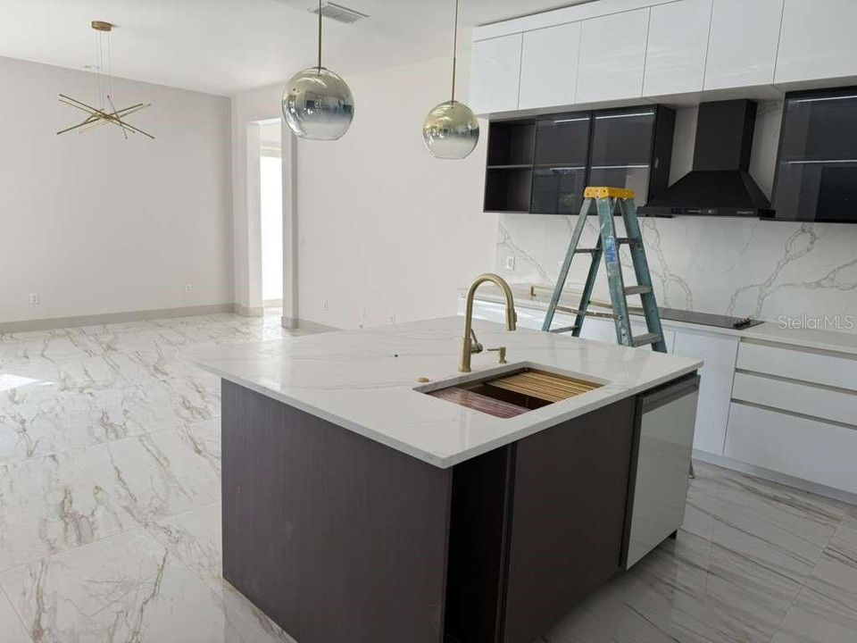 For Rent: $3,800 (4 beds, 3 baths, 2575 Square Feet)