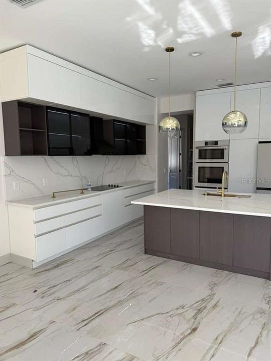 For Rent: $3,800 (4 beds, 3 baths, 2575 Square Feet)