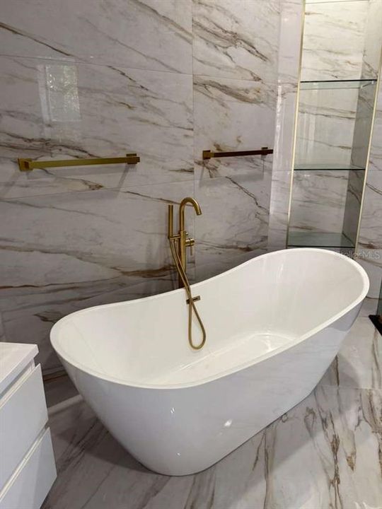 For Rent: $3,800 (4 beds, 3 baths, 2575 Square Feet)