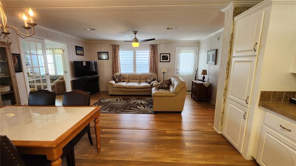 For Sale: $295,000 (2 beds, 2 baths, 1248 Square Feet)