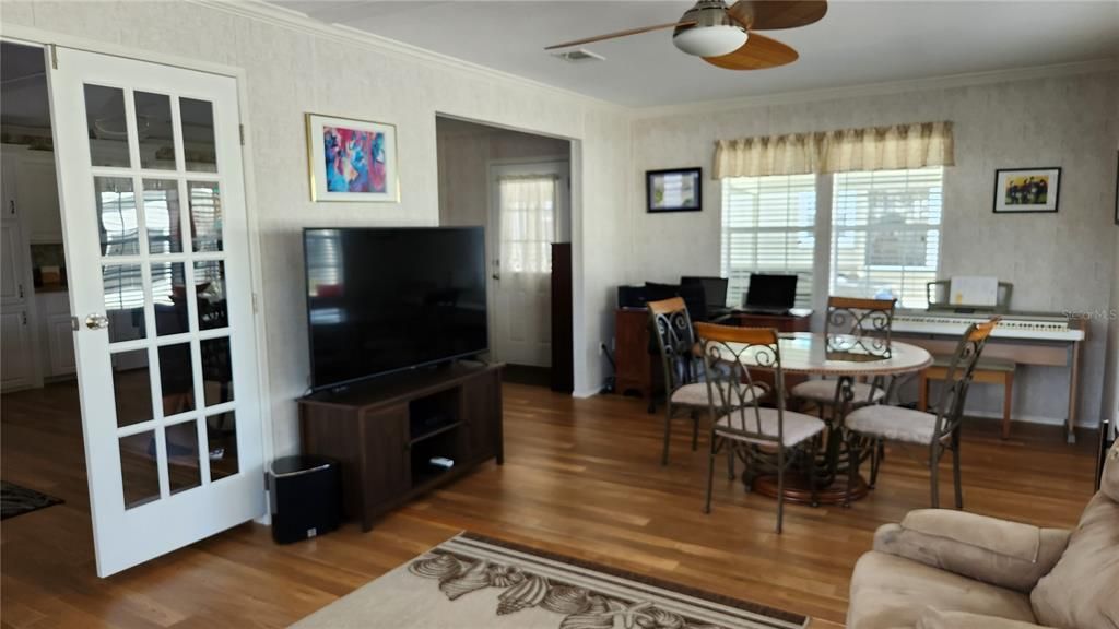 For Sale: $295,000 (2 beds, 2 baths, 1248 Square Feet)