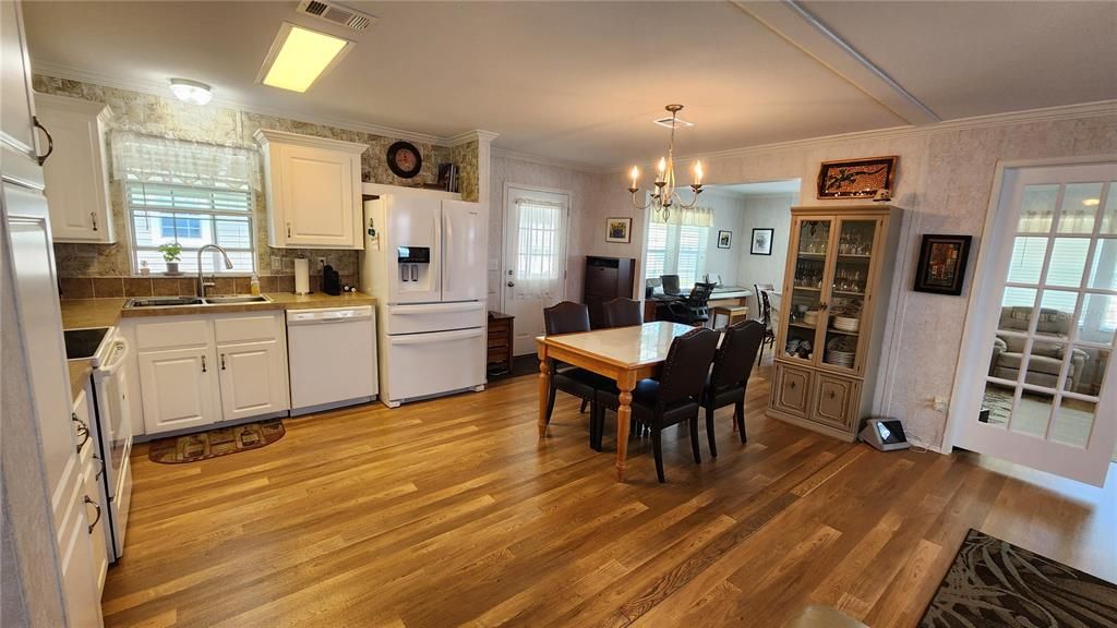 For Sale: $295,000 (2 beds, 2 baths, 1248 Square Feet)