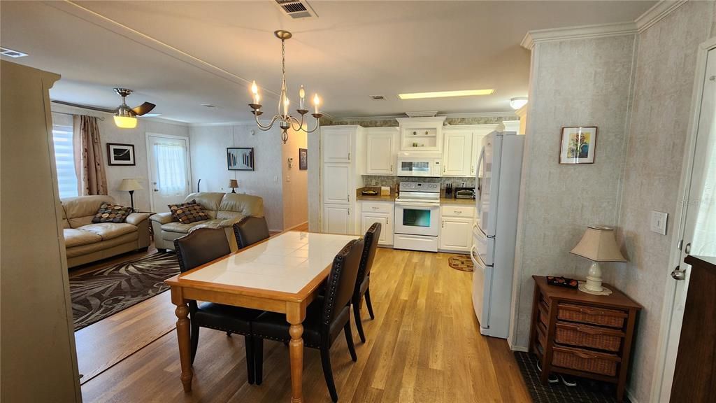 For Sale: $295,000 (2 beds, 2 baths, 1248 Square Feet)