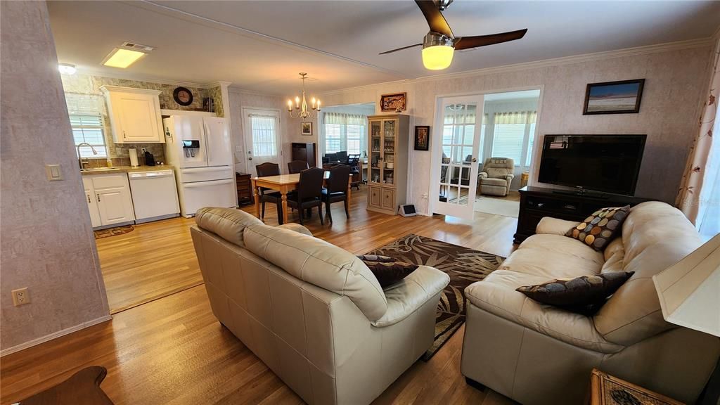 For Sale: $295,000 (2 beds, 2 baths, 1248 Square Feet)