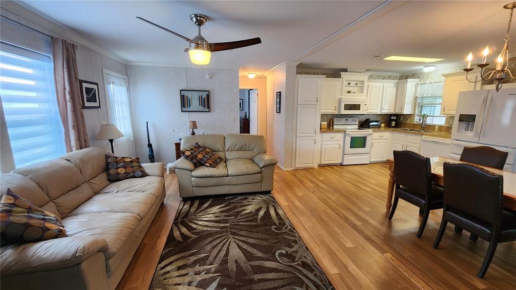 For Sale: $295,000 (2 beds, 2 baths, 1248 Square Feet)