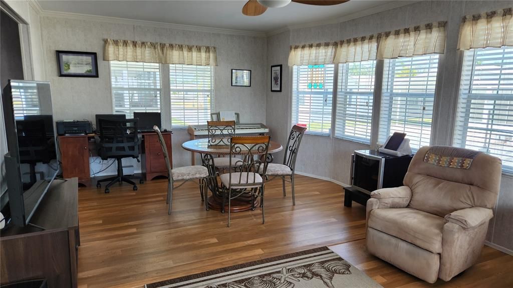 For Sale: $295,000 (2 beds, 2 baths, 1248 Square Feet)