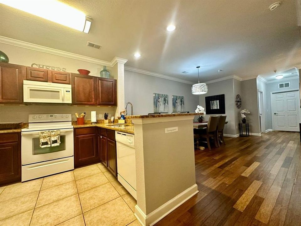 For Rent: $2,000 (3 beds, 2 baths, 1244 Square Feet)