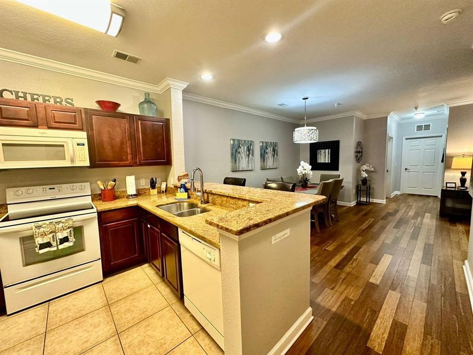 For Rent: $2,000 (3 beds, 2 baths, 1244 Square Feet)