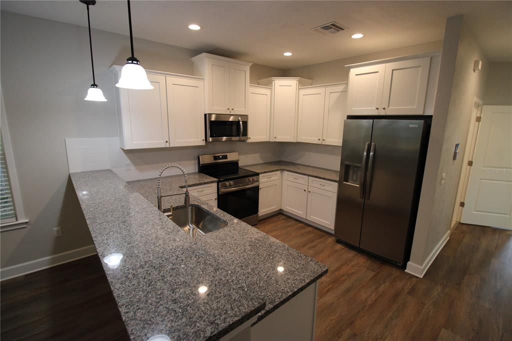 待售: $259,900 (3 贝兹, 2 浴室, 1265 平方英尺)