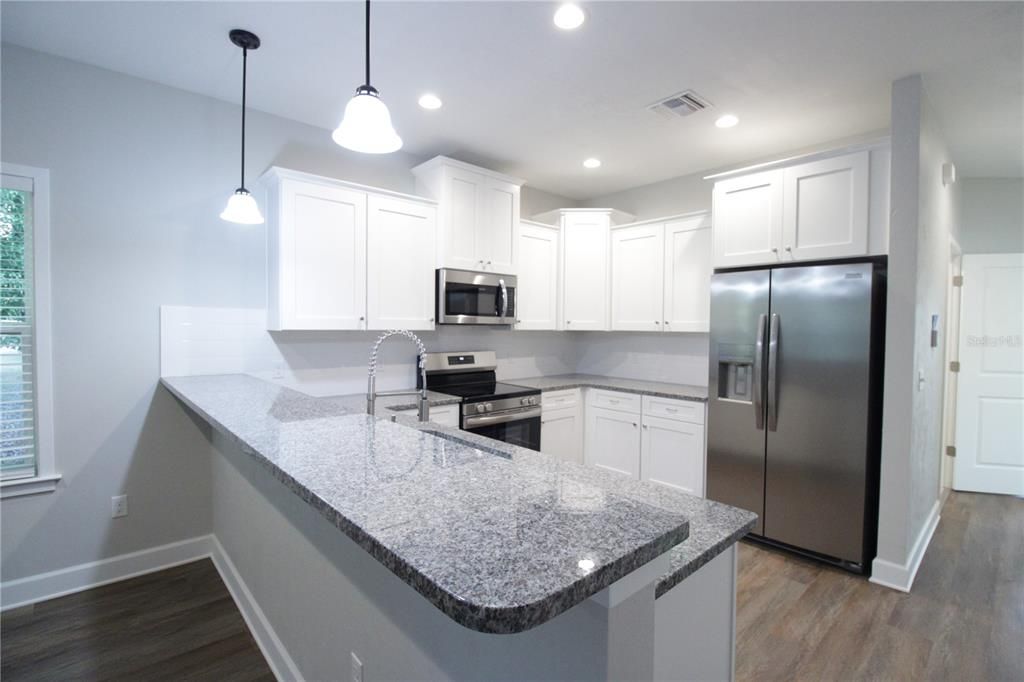 待售: $259,900 (3 贝兹, 2 浴室, 1265 平方英尺)