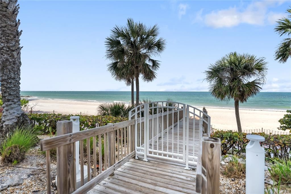 На продажу: $2,750,000 (3 спален, 2 ванн, 2230 Квадратных фут)