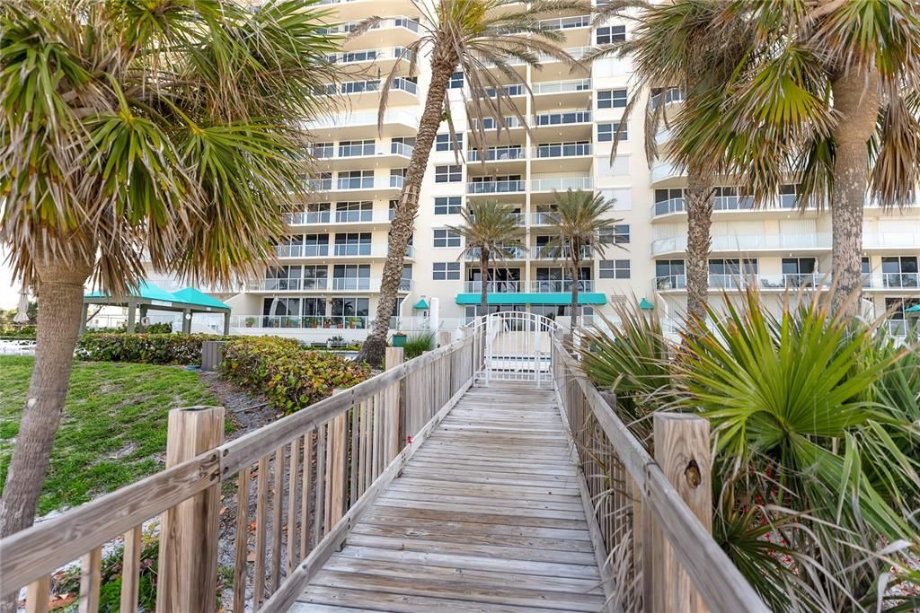 На продажу: $2,750,000 (3 спален, 2 ванн, 2230 Квадратных фут)