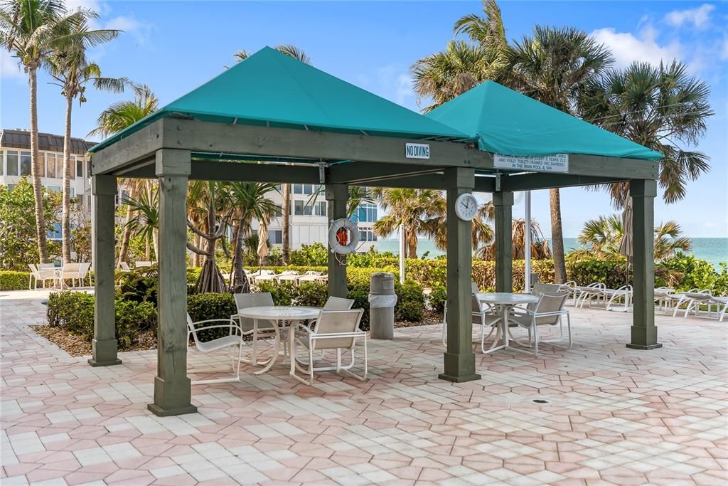 На продажу: $2,750,000 (3 спален, 2 ванн, 2230 Квадратных фут)