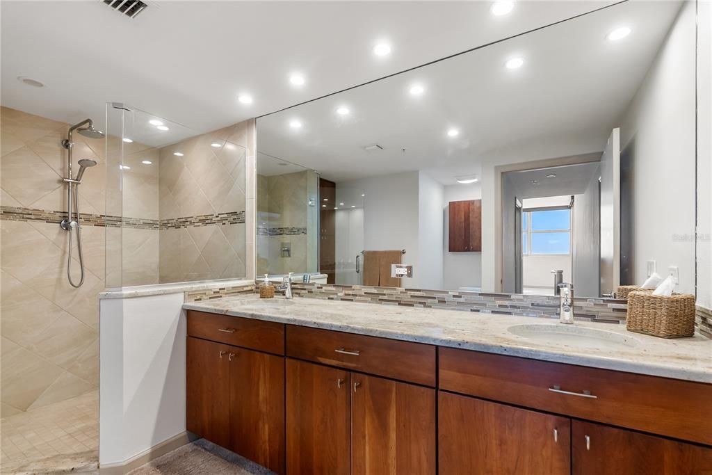 На продажу: $2,750,000 (3 спален, 2 ванн, 2230 Квадратных фут)