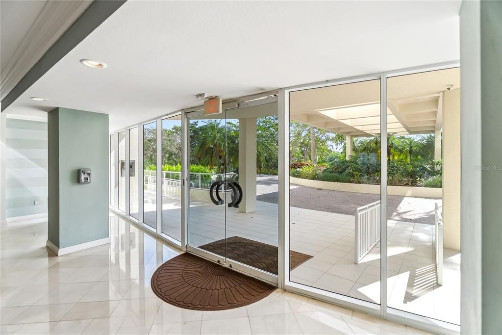 На продажу: $2,750,000 (3 спален, 2 ванн, 2230 Квадратных фут)