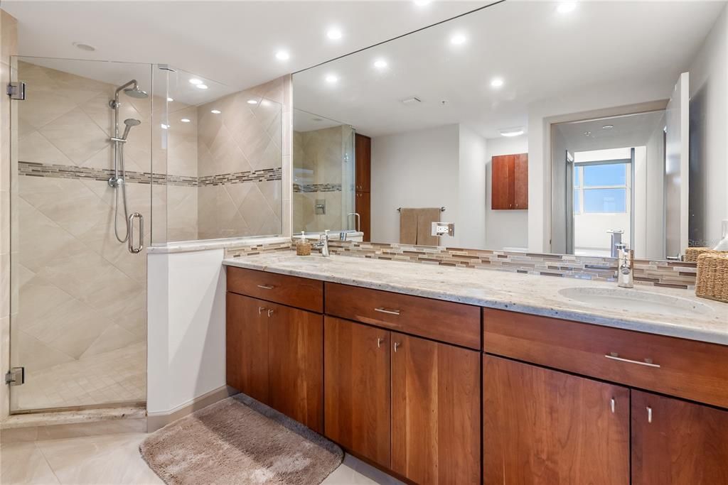 На продажу: $2,750,000 (3 спален, 2 ванн, 2230 Квадратных фут)