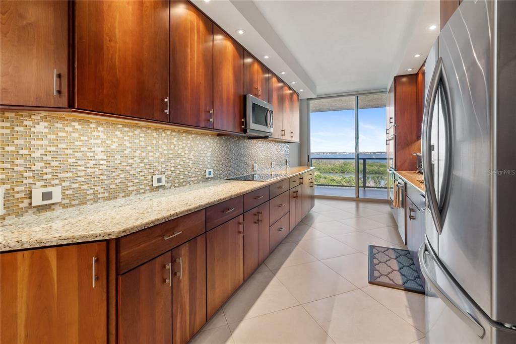 На продажу: $2,750,000 (3 спален, 2 ванн, 2230 Квадратных фут)