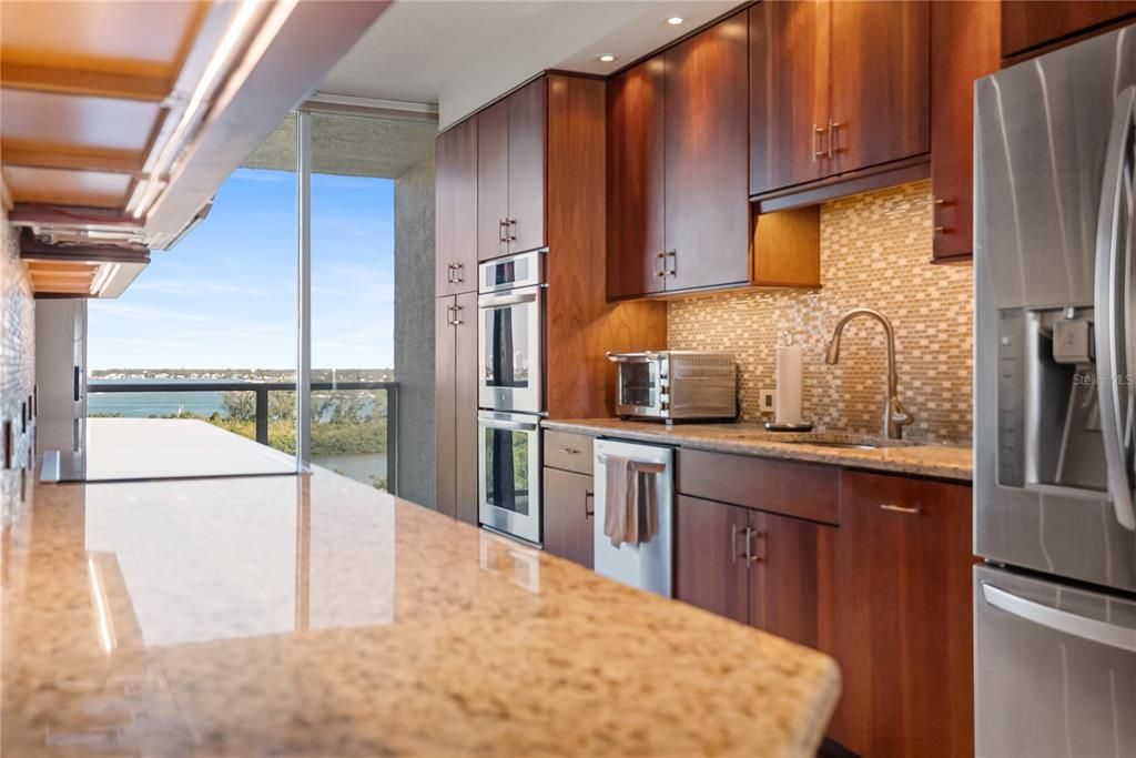 На продажу: $2,750,000 (3 спален, 2 ванн, 2230 Квадратных фут)