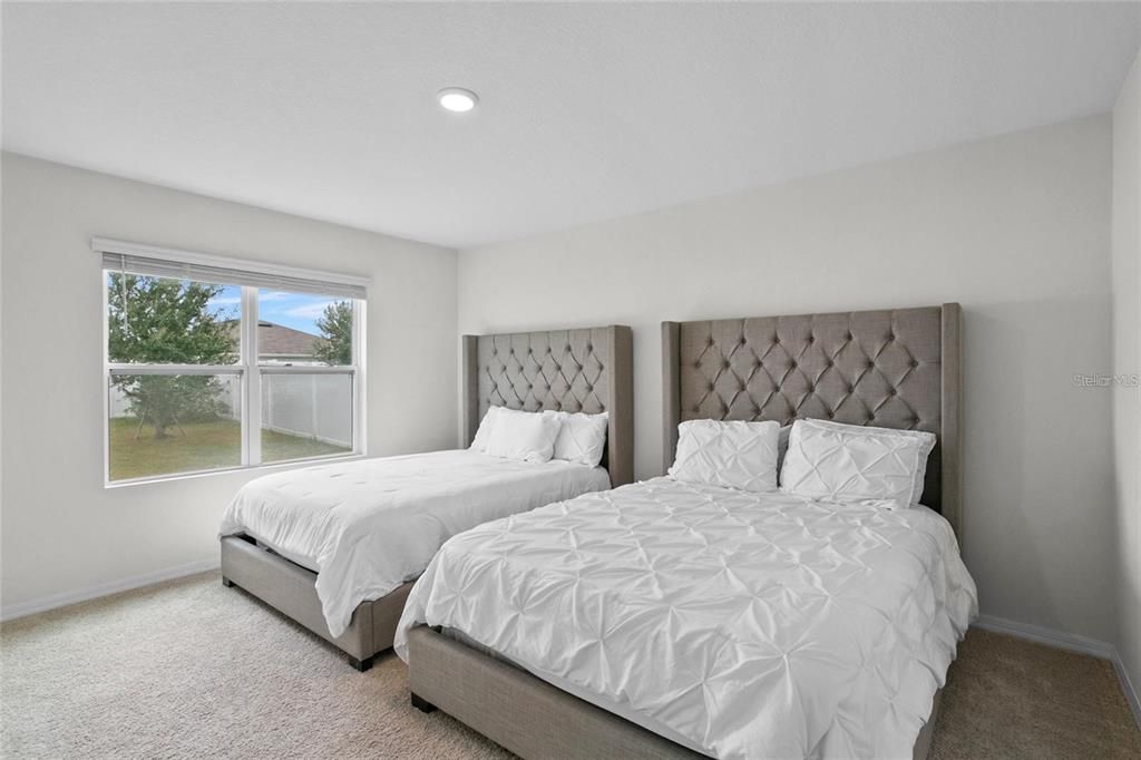 出租: $3,100 (8 贝兹, 3 浴室, 2824 平方英尺)