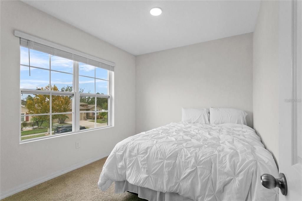 出租: $3,100 (8 贝兹, 3 浴室, 2824 平方英尺)