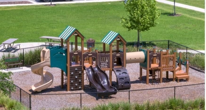 出租: $3,100 (8 贝兹, 3 浴室, 2824 平方英尺)