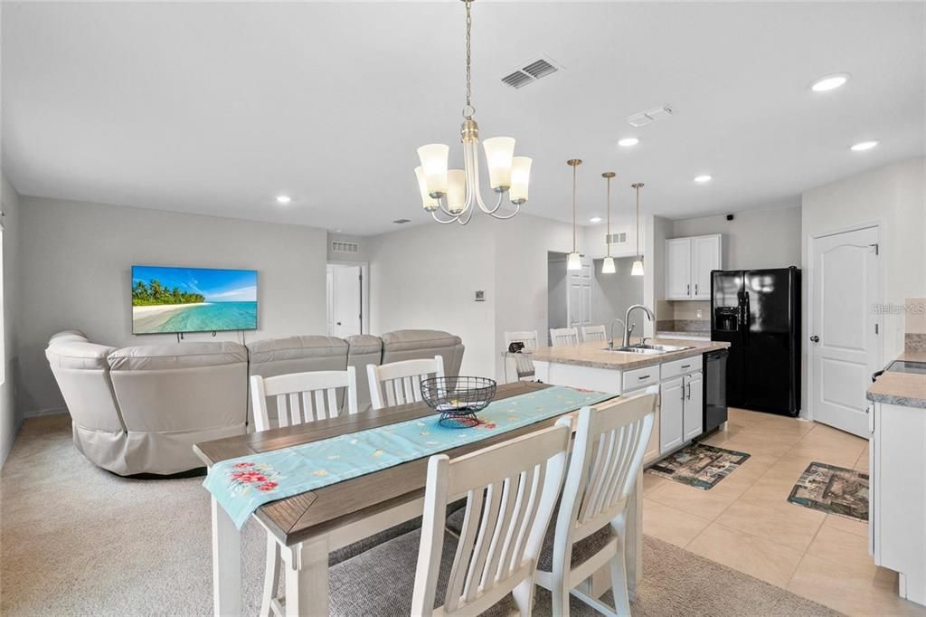 出租: $3,100 (8 贝兹, 3 浴室, 2824 平方英尺)