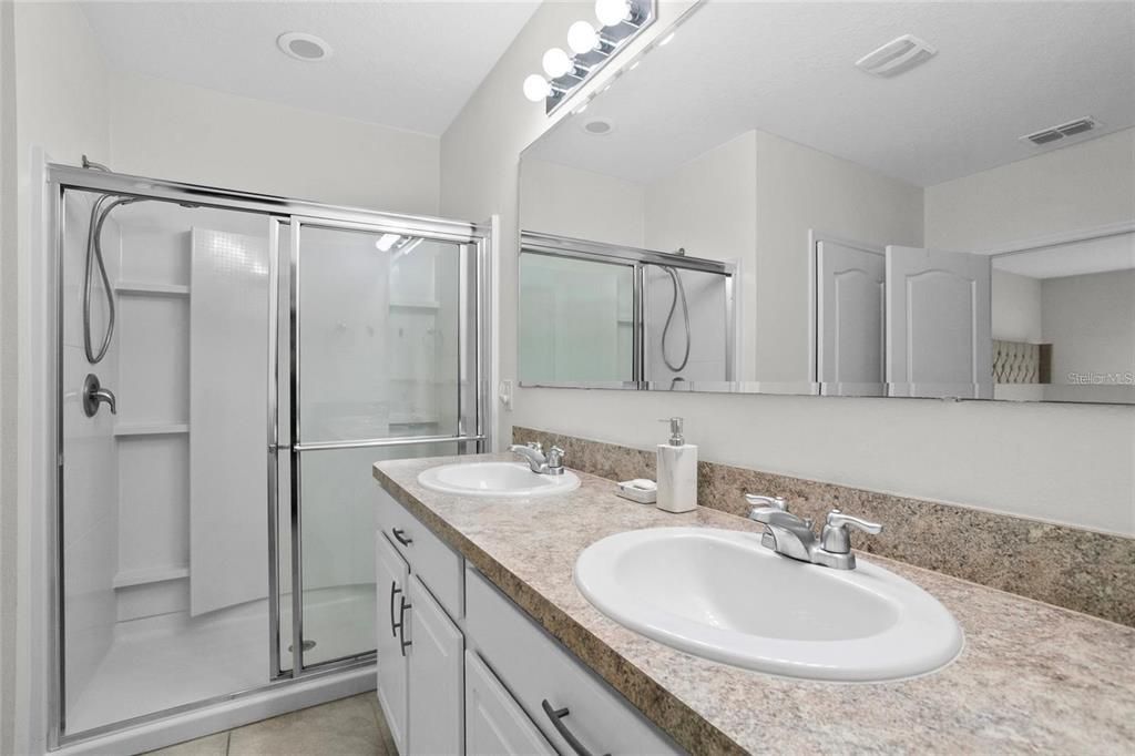 出租: $3,100 (8 贝兹, 3 浴室, 2824 平方英尺)